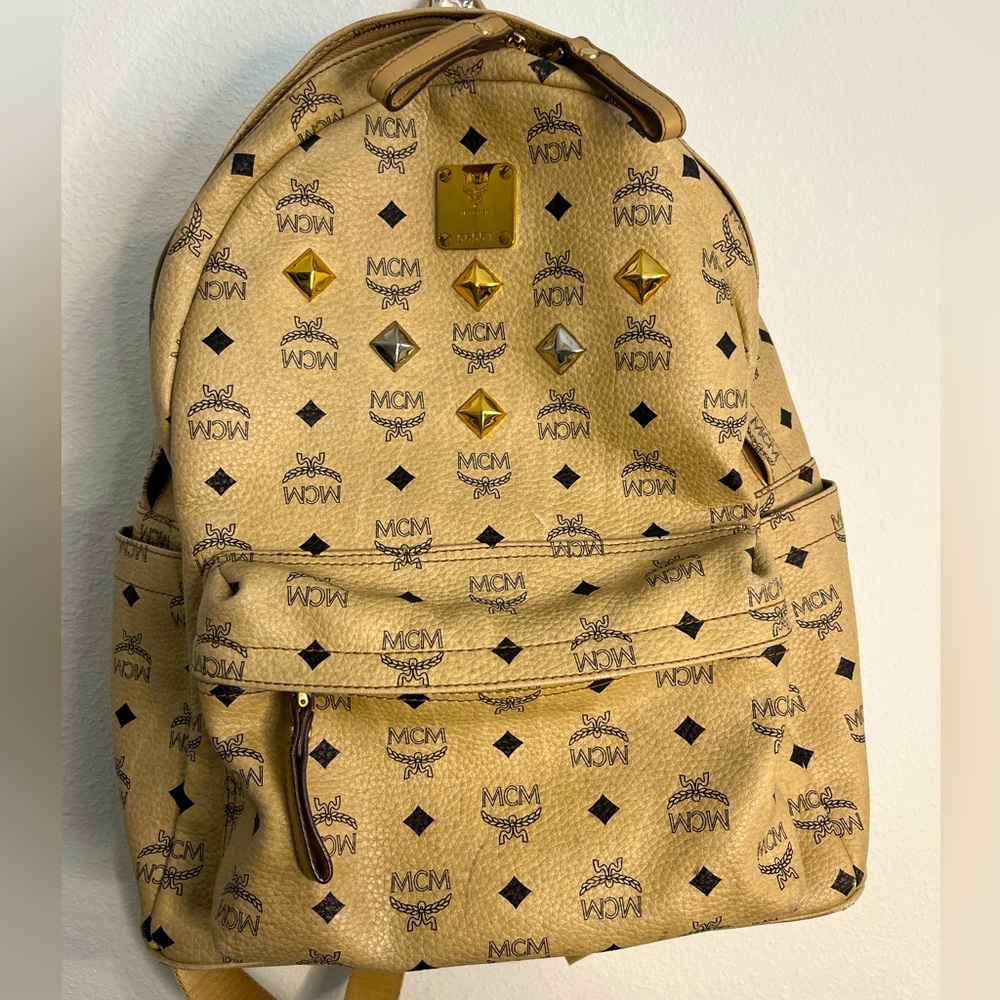 MCM STUDDED BACKPACK 🎒